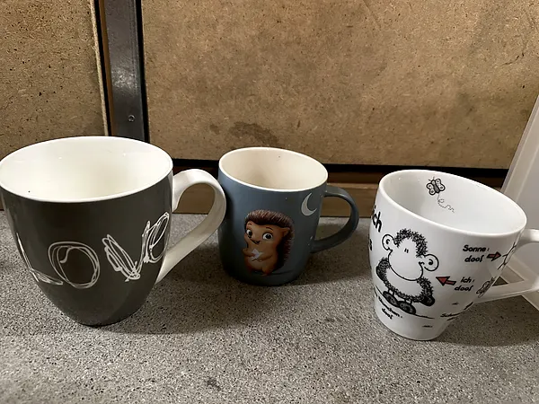 3 Tassen mit verschiedenen Motiven