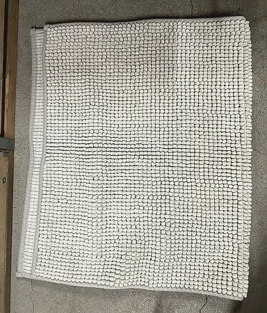 Weisse Textilmatte / Badematte