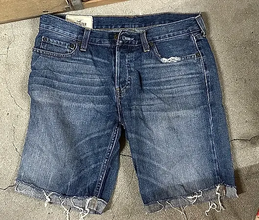 Hollister Jeansshorts Blau Grösse 33